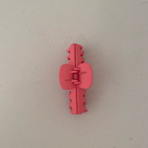 ANTHROPOLOGIE Plastic Hair Clip - Picture 2 of 3